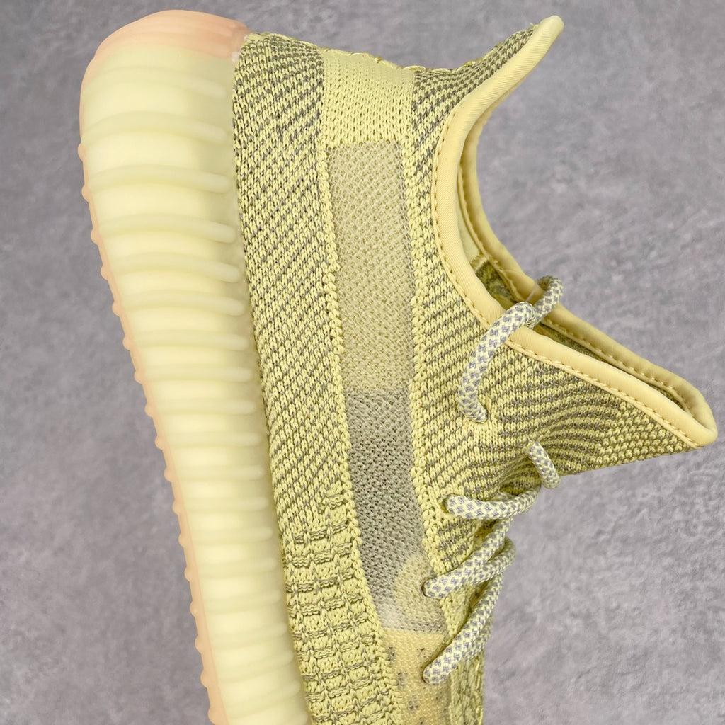 純原版Yeezy Boost 350 V2 丁黃滿天星貨號：FV3255全套原楦原紙版原鞋開模完美打造採用辰元飛織魚絲網原廠面非進口機台大底原廠半透明RB巴斯夫滿釘大底原廠東莞百宏3M反光鞋帶質感一致原廠鑫成新粉原鞋墊LOGO膠漿印花鈦金針與高士馬克線針車精工打造一切遵循原廠指令單採購同源原材採購全套原廠進口材料原紙版原楦頭一切同源公司大幾率過驗混賣無壓力‼ ️