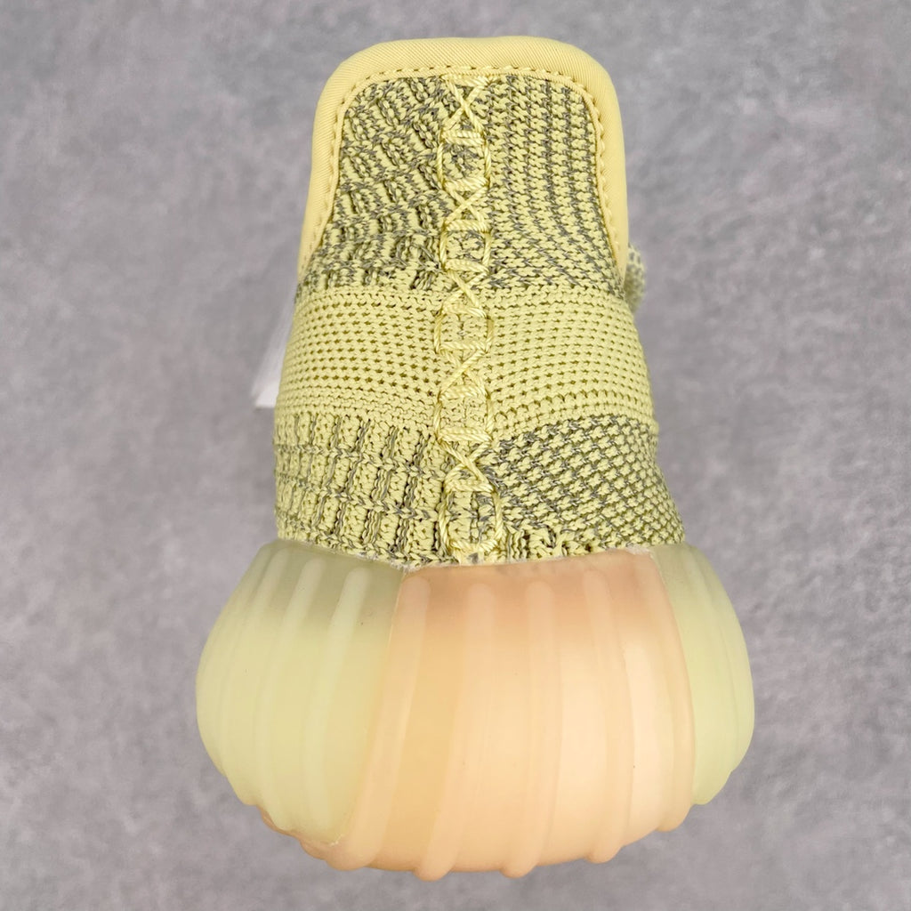 純原版Yeezy Boost 350 V2 丁黃滿天星貨號：FV3255全套原楦原紙版原鞋開模完美打造採用辰元飛織魚絲網原廠面非進口機台大底原廠半透明RB巴斯夫滿釘大底原廠東莞百宏3M反光鞋帶質感一致原廠鑫成新粉原鞋墊LOGO膠漿印花鈦金針與高士馬克線針車精工打造一切遵循原廠指令單採購同源原材採購全套原廠進口材料原紙版原楦頭一切同源公司大幾率過驗混賣無壓力‼ ️