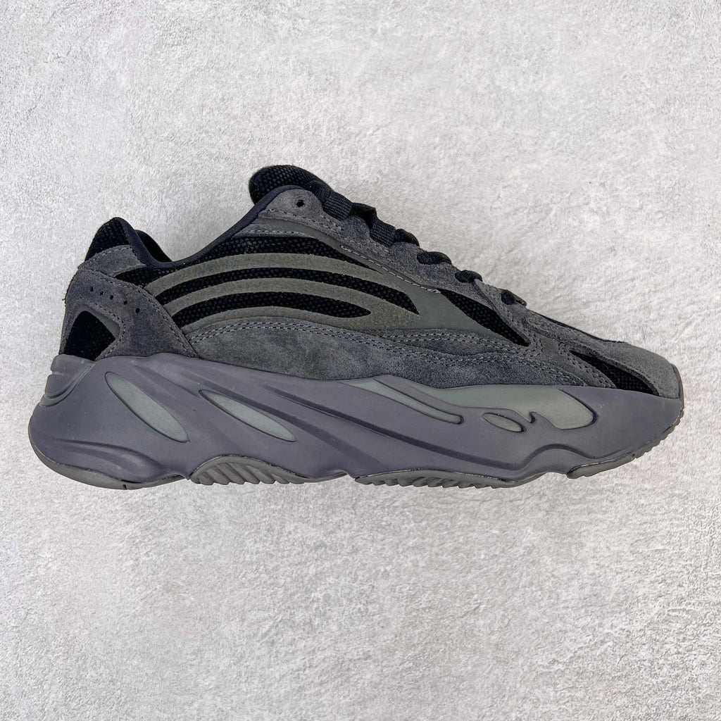 Yeezy Boost Runner 700V2系列 原楦原纸板开发 完美低趴原鞋韵味 市场同价位区间 性价比绝无第二家 正确头层牛巴革材质  原厂3D档案数据 原厂纸板 头层皮料 细节与正品对版 中底内置 Basf 科技 材质轻便 穿着软硬适中 全套纸板模具 原厂3M反光材料Size：36 36.5 37 38 38.5 39 40 40.5 41 42 42.5 43 44 44.5 45 46 47 48 编码：Qby2936080