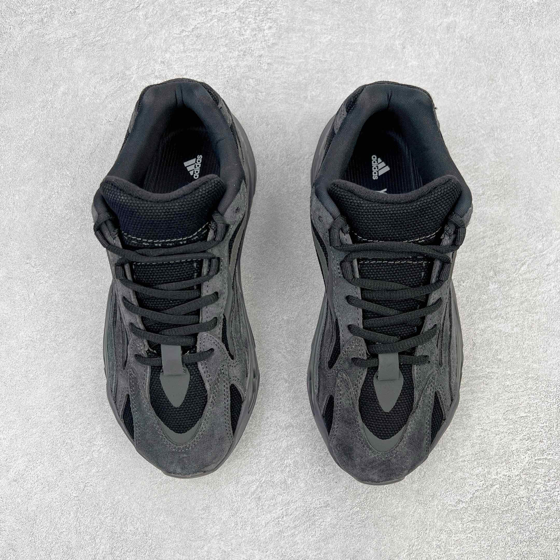 Yeezy Boost Runner 700V2系列 原楦原纸板开发 完美低趴原鞋韵味 市场同价位区间 性价比绝无第二家 正确头层牛巴革材质  原厂3D档案数据 原厂纸板 头层皮料 细节与正品对版 中底内置 Basf 科技 材质轻便 穿着软硬适中 全套纸板模具 原厂3M反光材料Size：36 36.5 37 38 38.5 39 40 40.5 41 42 42.5 43 44 44.5 45 46 47 48 编码：Qby2936080