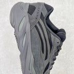 Yeezy Boost Runner 700V2系列 原楦原纸板开发 完美低趴原鞋韵味 市场同价位区间 性价比绝无第二家 正确头层牛巴革材质  原厂3D档案数据 原厂纸板 头层皮料 细节与正品对版 中底内置 Basf 科技 材质轻便 穿着软硬适中 全套纸板模具 原厂3M反光材料Size：36 36.5 37 38 38.5 39 40 40.5 41 42 42.5 43 44 44.5 45 46 47 48 编码：Qby2936080