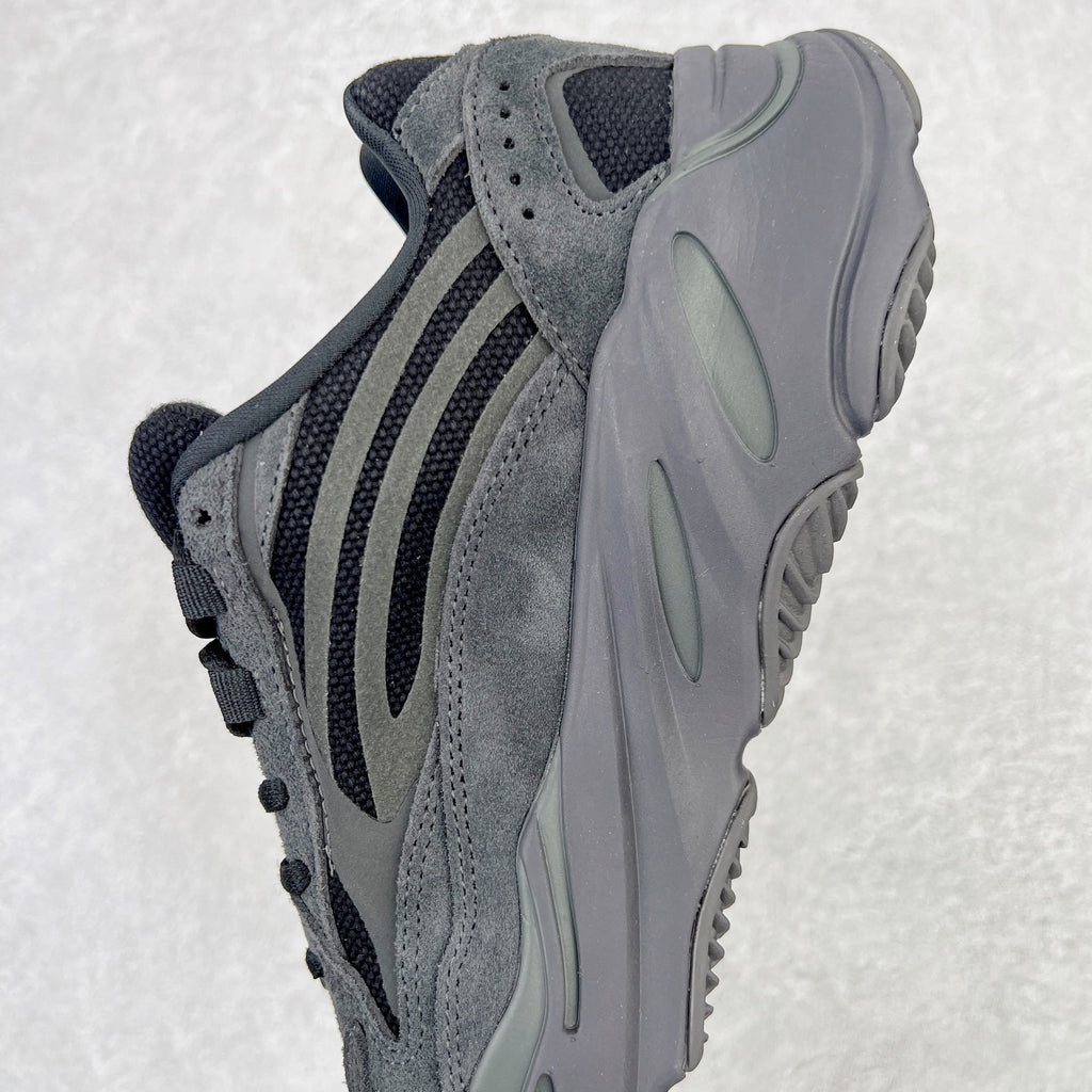 Yeezy Boost Runner 700V2系列 原楦原纸板开发 完美低趴原鞋韵味 市场同价位区间 性价比绝无第二家 正确头层牛巴革材质  原厂3D档案数据 原厂纸板 头层皮料 细节与正品对版 中底内置 Basf 科技 材质轻便 穿着软硬适中 全套纸板模具 原厂3M反光材料Size：36 36.5 37 38 38.5 39 40 40.5 41 42 42.5 43 44 44.5 45 46 47 48 编码：Qby2936080
