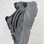 Yeezy Boost Runner 700V2系列 原楦原纸板开发 完美低趴原鞋韵味 市场同价位区间 性价比绝无第二家 正确头层牛巴革材质  原厂3D档案数据 原厂纸板 头层皮料 细节与正品对版 中底内置 Basf 科技 材质轻便 穿着软硬适中 全套纸板模具 原厂3M反光材料Size：36 36.5 37 38 38.5 39 40 40.5 41 42 42.5 43 44 44.5 45 46 47 48 编码：Qby2936080