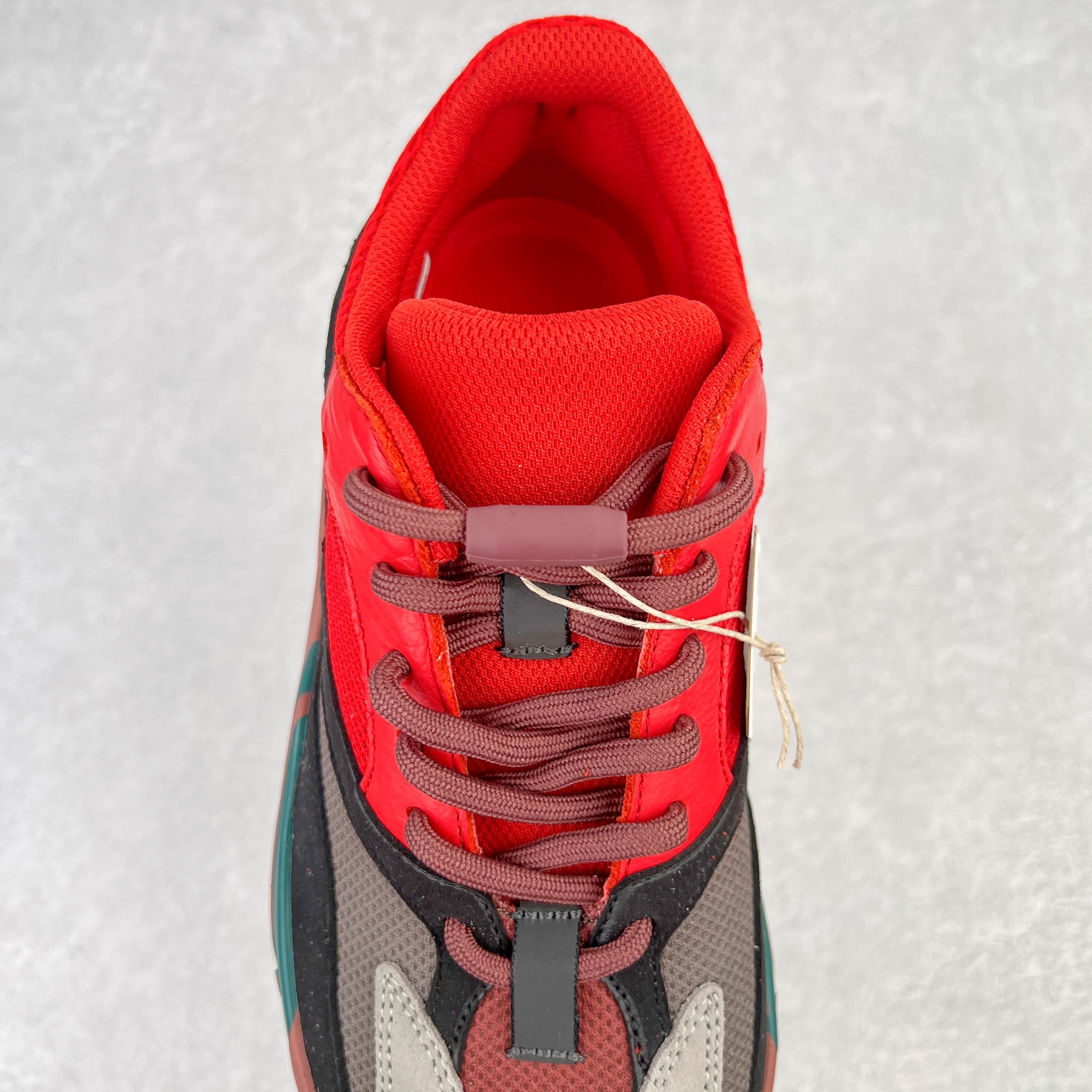 ＃純原Yeezy Boost Runner 700 黑紅HQ6979 原楦原紙板開發完美低趴原鞋韻味市場同價位區間性價比絕無第二家正確頭層牛巴革材質原廠3D檔案資料原廠紙板頭層皮料細節與正品對版中底片底片底片 3053363000330000 紙片底料36335303300003 紙本353303030300003 紙廠。 37 38 38.5 39 40 40.5 41 42 42.5 43 44 44.5 45 46 47 48 編碼：Yby3936050