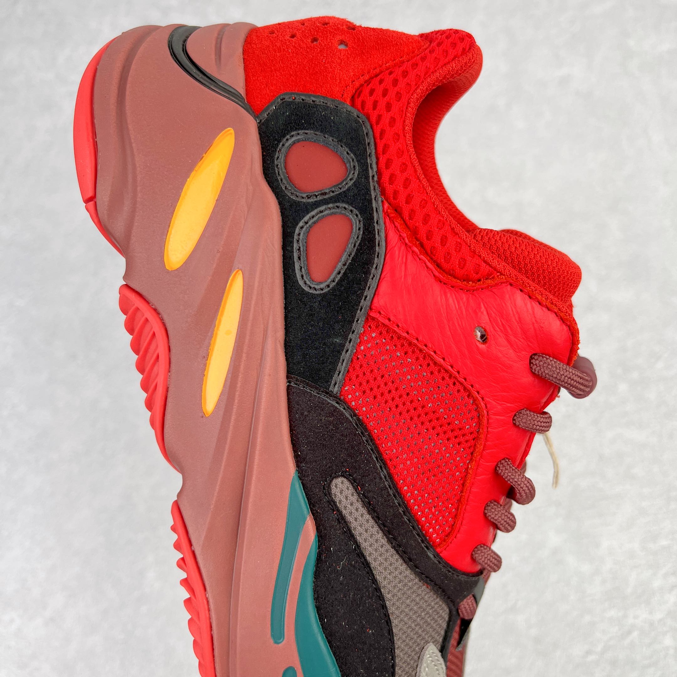 ＃純原Yeezy Boost Runner 700 黑紅HQ6979 原楦原紙板開發完美低趴原鞋韻味市場同價位區間性價比絕無第二家正確頭層牛巴革材質原廠3D檔案資料原廠紙板頭層皮料細節與正品對版中底片底片底片 3053363000330000 紙片底料36335303300003 紙本353303030300003 紙廠。 37 38 38.5 39 40 40.5 41 42 42.5 43 44 44.5 45 46 47 48 編碼：Yby3936050