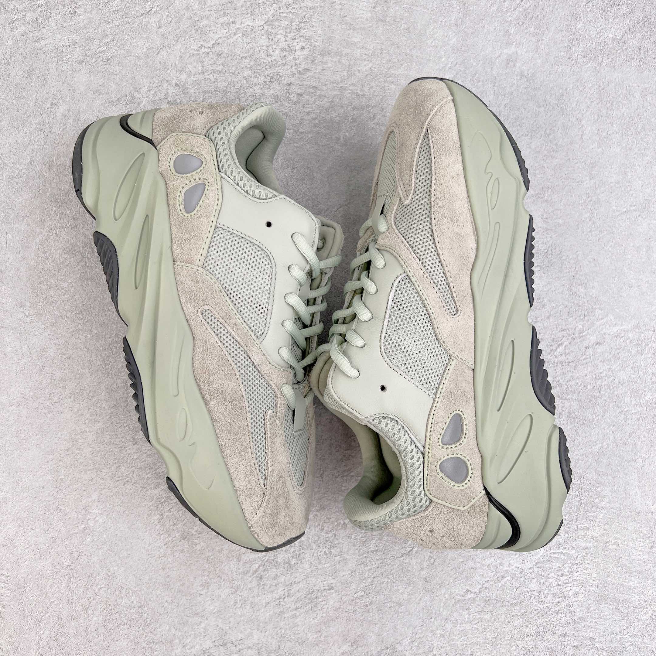 ＃純原Yeezy Boost Runner 700 海鹽白EG7487 原楦原紙板開發完美低趴原鞋韻味市場同價位區間性價比絕無第二家正確頭層牛巴革材質原廠3D檔案資料原廠紙板頭層皮料細節與正品對版中底壓片底料Baize363353530003300003 紙本35330333片材：36330033000033 紙本3533630330紙。 37 38 38.5 39 40 40.5 41 42 42.5 43 44 44.5 45 46 47 48 編碼：Yby3936050