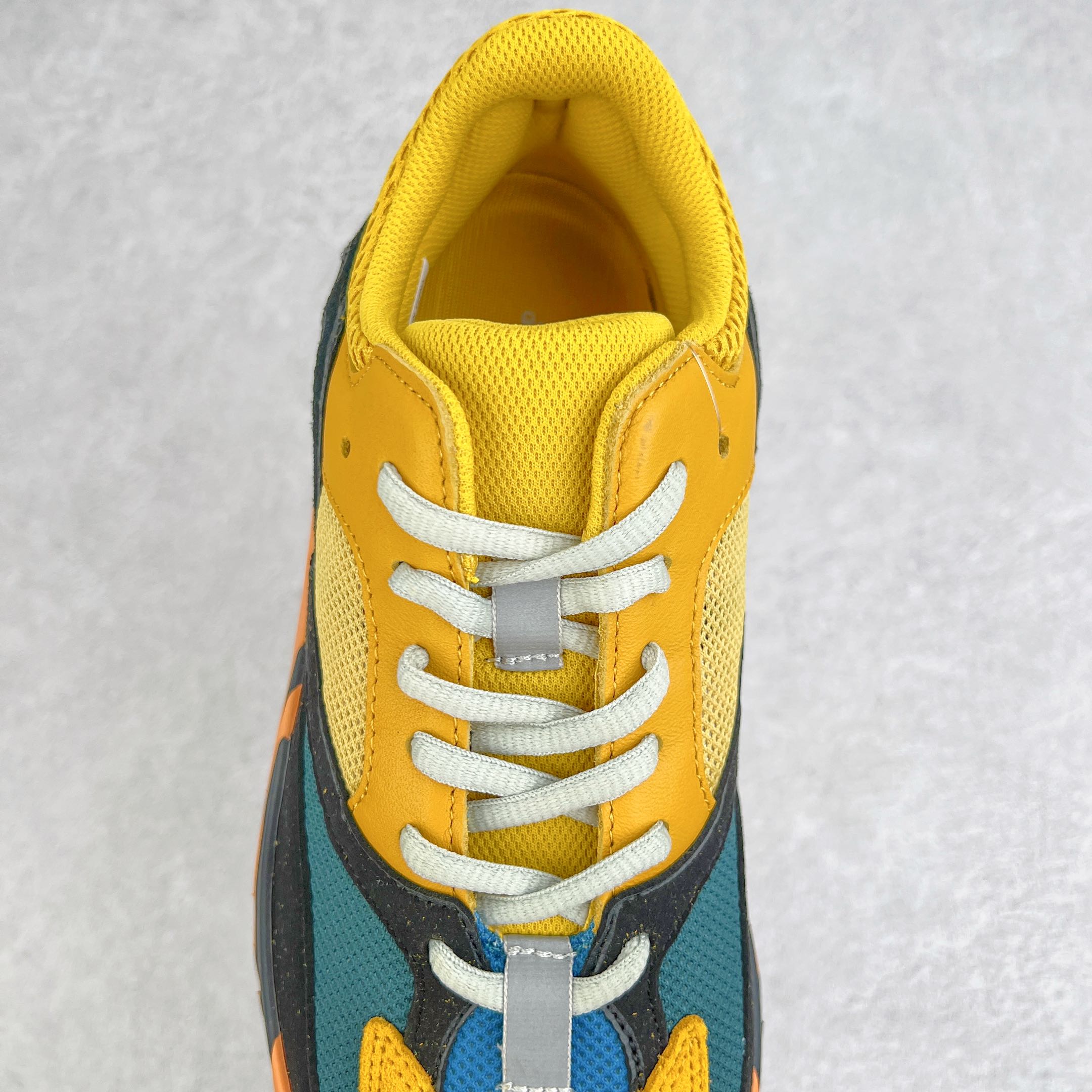 ＃純原Yeezy Boost Runner 700 太陽橙GZ6984原楦原紙板開發完美低趴原鞋韻味市場同價位區間性價比絕無第二家正確頭層牛巴革材質原廠3D檔案數據原廠紙板頭層皮料細節與正品對版中底片底料Baize313635353000330003 紙本356330303030紙。 37 38 38.5 39 40 40.5 41 42 42.5 43 44 44.5 45 46 47 48 編碼：Yby3936050