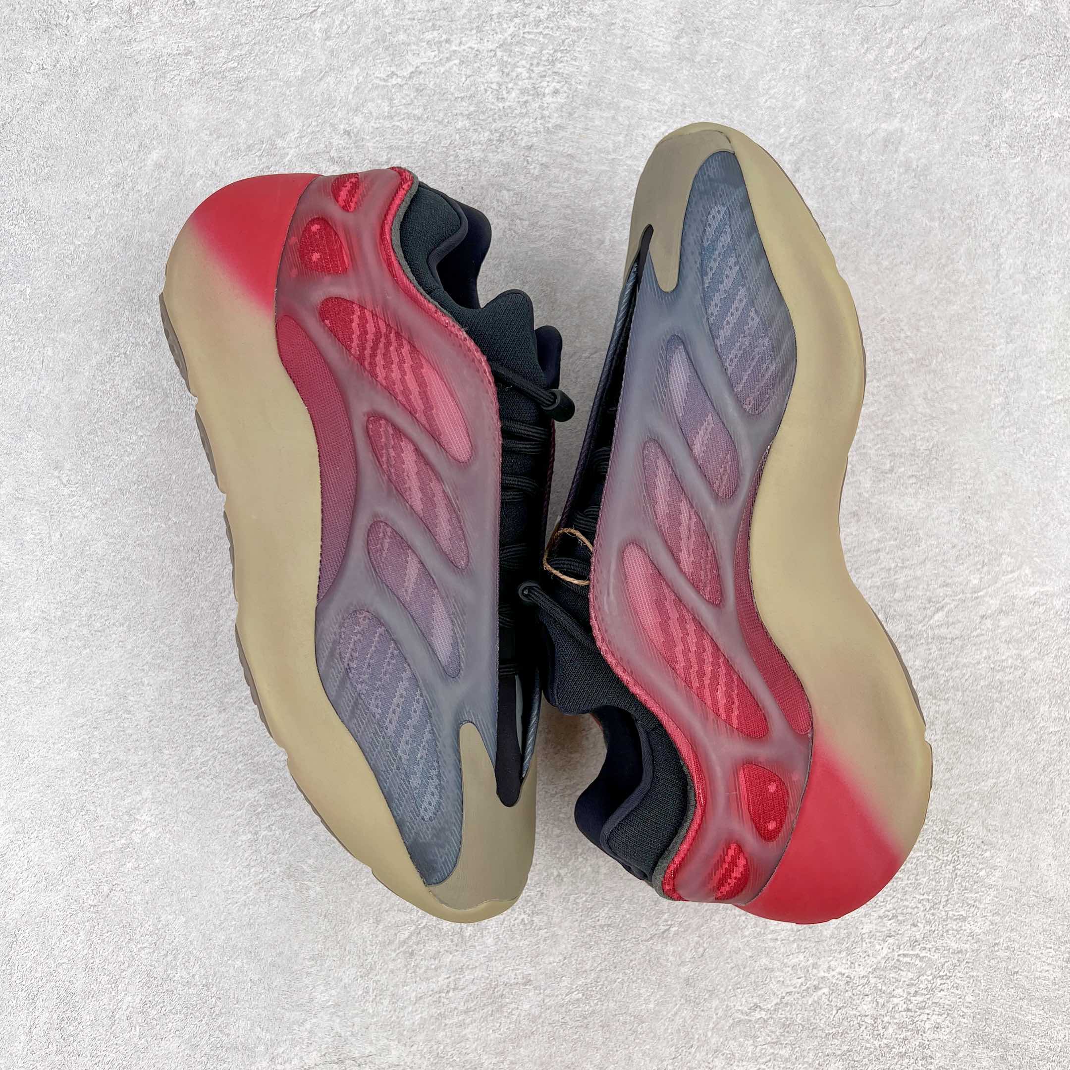 ＃純原Yeezy 700V3 藍粉漸變霓虹GW1814 開發室提前原鞋購回開發原廠BOUNCE 聚氨酯包裹EVA 發泡材質中底打造正確甲卡織面夜光效果等均最大程度還原公司細節不斷修正尺寸：36 36 36.5 37 38 38.45 3845. 43 44 44.5 45 46 47 48 編碼：Xby3936070