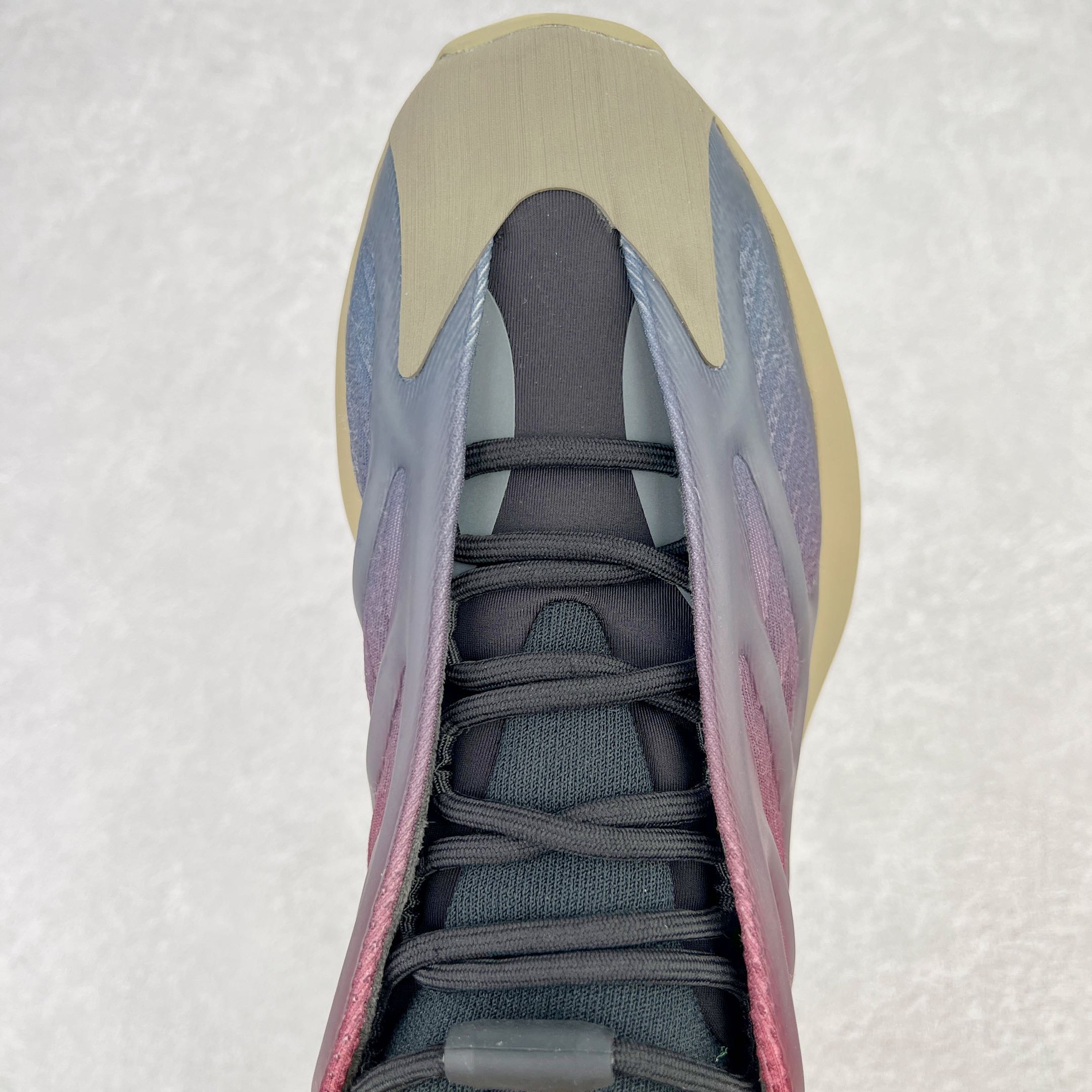 ＃純原Yeezy 700V3 藍粉漸變霓虹GW1814 開發室提前原鞋購回開發原廠BOUNCE 聚氨酯包裹EVA 發泡材質中底打造正確甲卡織面夜光效果等均最大程度還原公司細節不斷修正尺寸：36 36 36.5 37 38 38.45 3845. 43 44 44.5 45 46 47 48 編碼：Xby3936070