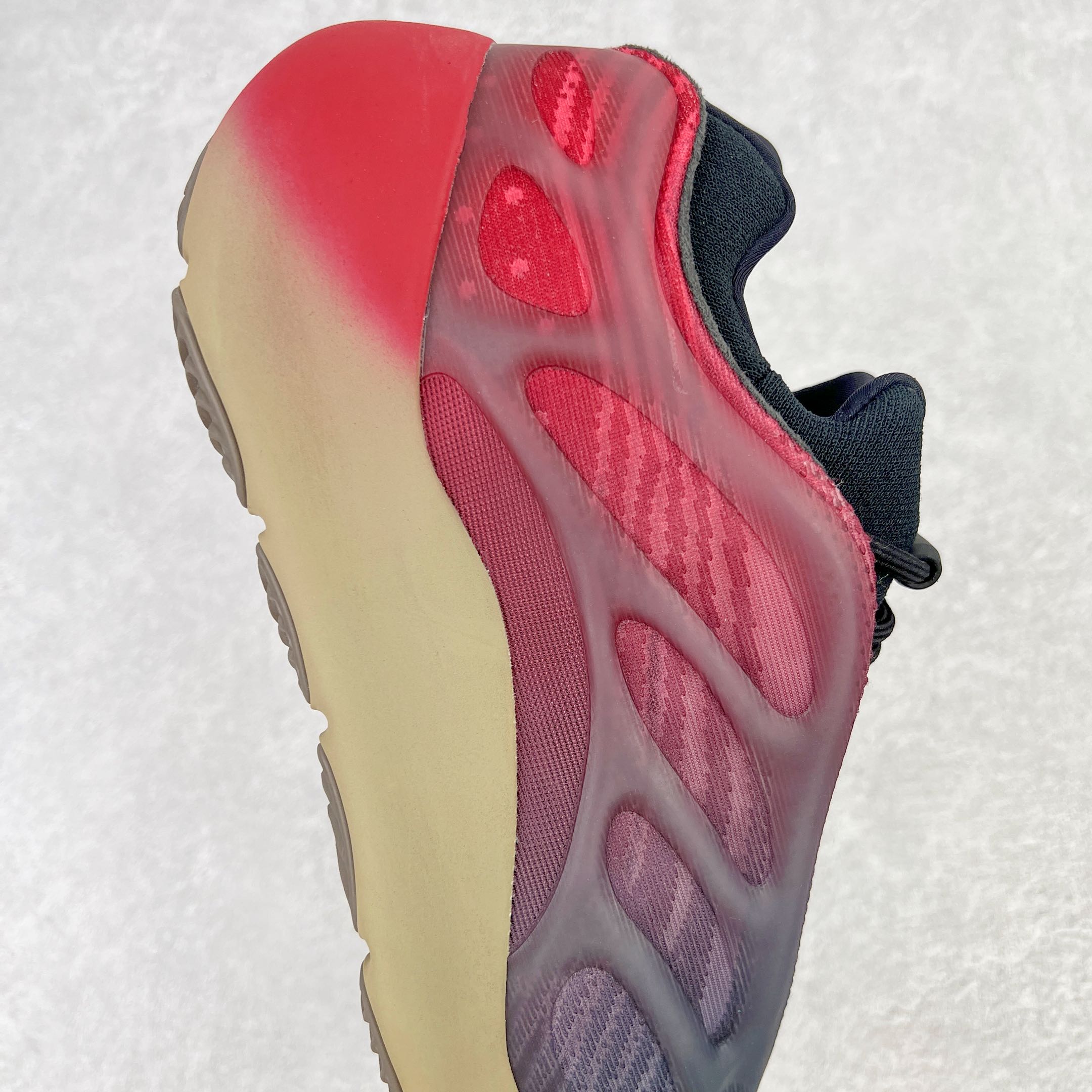 ＃純原Yeezy 700V3 藍粉漸變霓虹GW1814 開發室提前原鞋購回開發原廠BOUNCE 聚氨酯包裹EVA 發泡材質中底打造正確甲卡織面夜光效果等均最大程度還原公司細節不斷修正尺寸：36 36 36.5 37 38 38.45 3845. 43 44 44.5 45 46 47 48 編碼：Xby3936070