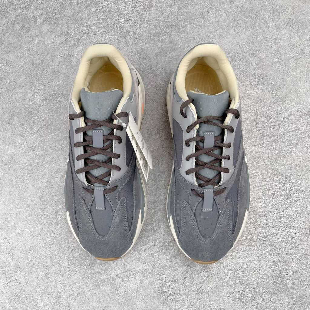 YEEZY BOOST 700 磁鐵FV9922 完美零瑕疵沖正絕不翻車全套原廠楦頭開版原鞋開模原廠EVA中底內嵌全掌巴斯夫原底原廠材料渠道遵循萬邦指令單精準採購香州進口反絨長毛皮料隆昌身組合材料3M身組裝原廠材料3M30 原廠水原廠水。 36.5 37 38 38.5 39 40 40.5 41 42 42.5 43 44 44.5 45 46 46.5 47 編碼：Mby2936060