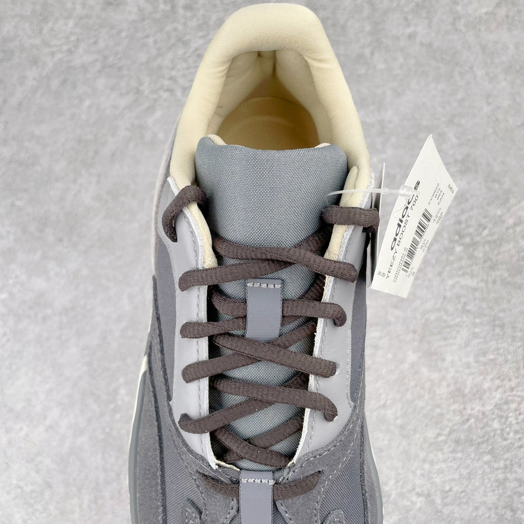 YEEZY BOOST 700 磁鐵FV9922 完美零瑕疵沖正絕不翻車全套原廠楦頭開版原鞋開模原廠EVA中底內嵌全掌巴斯夫原底原廠材料渠道遵循萬邦指令單精準採購香州進口反絨長毛皮料隆昌身組合材料3M身組裝原廠材料3M30 原廠水原廠水。 36.5 37 38 38.5 39 40 40.5 41 42 42.5 43 44 44.5 45 46 46.5 47 編碼：Mby2936060