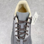 YEEZY BOOST 700 磁鐵FV9922 完美零瑕疵沖正絕不翻車全套原廠楦頭開版原鞋開模原廠EVA中底內嵌全掌巴斯夫原底原廠材料渠道遵循萬邦指令單精準採購香州進口反絨長毛皮料隆昌身組合材料3M身組裝原廠材料3M30 原廠水原廠水。 36.5 37 38 38.5 39 40 40.5 41 42 42.5 43 44 44.5 45 46 46.5 47 編碼：Mby2936060