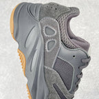 YEEZY BOOST 700 黑生膠FV5304完美零瑕疵沖正絕不翻車全套原廠楦頭開版原鞋開模原廠EVA中底內嵌全掌巴斯夫原底原廠材料渠道遵循萬邦指令單精準採購香州進口反絨長毛皮料隆昌鞋身網面原廠3M反光材質環保原裝40 40.5 41 42 42.5 43 44 44.5 45 46 46.5 47 編碼：Mby2936060