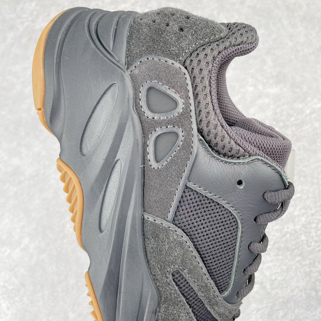 YEEZY BOOST 700 黑生膠FV5304完美零瑕疵沖正絕不翻車全套原廠楦頭開版原鞋開模原廠EVA中底內嵌全掌巴斯夫原底原廠材料渠道遵循萬邦指令單精準採購香州進口反絨長毛皮料隆昌鞋身網面原廠3M反光材質環保原裝40 40.5 41 42 42.5 43 44 44.5 45 46 46.5 47 編碼：Mby2936060