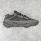 Yeezy 500 Desert Rat 純黑F36640 隨意秒殺各種市面偽純原全新外貿批次市場最強性價比版本1：頂級製作工藝僅看齊發售原鞋2：萬邦原廠翻毛、甩紋牛皮3：內置adiPRENE+減震科技4：全鞋包括內裡機台針間距調整與原始版本：PR​​Sadi37753號36.5 37 38 38.5 39 40 40.5 41 42 42.5 43 44 44.5 45 46 46.5 47 48 編碼：Mby3936000