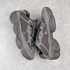 Yeezy 500 Desert Rat 純黑F36640 隨意秒殺各種市面偽純原全新外貿批次市場最強性價比版本1：頂級製作工藝僅看齊發售原鞋2：萬邦原廠翻毛、甩紋牛皮3：內置adiPRENE+減震科技4：全鞋包括內裡機台針間距調整與原始版本：PR​​Sadi37753號36.5 37 38 38.5 39 40 40.5 41 42 42.5 43 44 44.5 45 46 46.5 47 48 編碼：Mby3936000