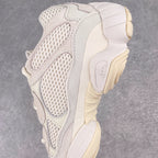 Yeezy 500 Desert Rat "Bone White"骨白配色FV3573 圈內高端賣家首選完美零瑕疵沖正絕不翻車萬邦原廠翻毛、甩紋牛皮內置adiPRENE+減震科技全鞋包括內裡機台針車間距調整與原版一致原底字墊樣卡