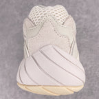 Yeezy 500 Desert Rat "Bone White"骨白配色FV3573 圈內高端賣家首選完美零瑕疵沖正絕不翻車萬邦原廠翻毛、甩紋牛皮內置adiPRENE+減震科技全鞋包括內裡機台針車間距調整與原版一致原底字墊樣卡