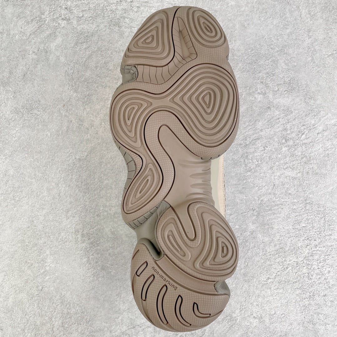 Yeezy 500 Desert Rat 灰棕色GX3607 隨意秒殺各種市面偽純原全新外貿批次市場最強性價比版本1：頂級製作工藝僅看齊發售原鞋2：萬邦原廠翻毛、甩紋牛皮3：內置adiPRENE+減震科技4：全鞋包括內裡機台針間距調整與原始版本：PR​​Sadi37753號36.5 37 38 38.5 39 40 40.5 41 42 42.5 43 44 44.5 45 46 46.5 47 48 編碼：Mby3936000