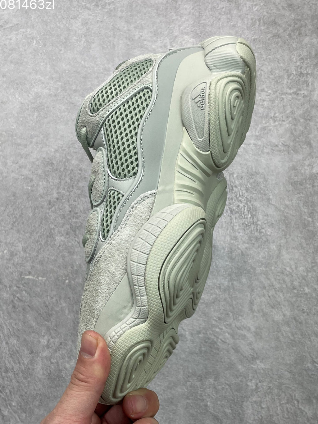阿迪達斯Adidas YEEZY Desert Rat 椰子500 鞋面採用皮革、磨砂小牛皮、麂皮和網眼三種材質打造，以復古氣息十足的adiPrene 中底取代早前的人氣BOOST 緩震設計EE7287 海鹽公司級真標貨源撲42 42.5 43 44 45 編碼181104034xk