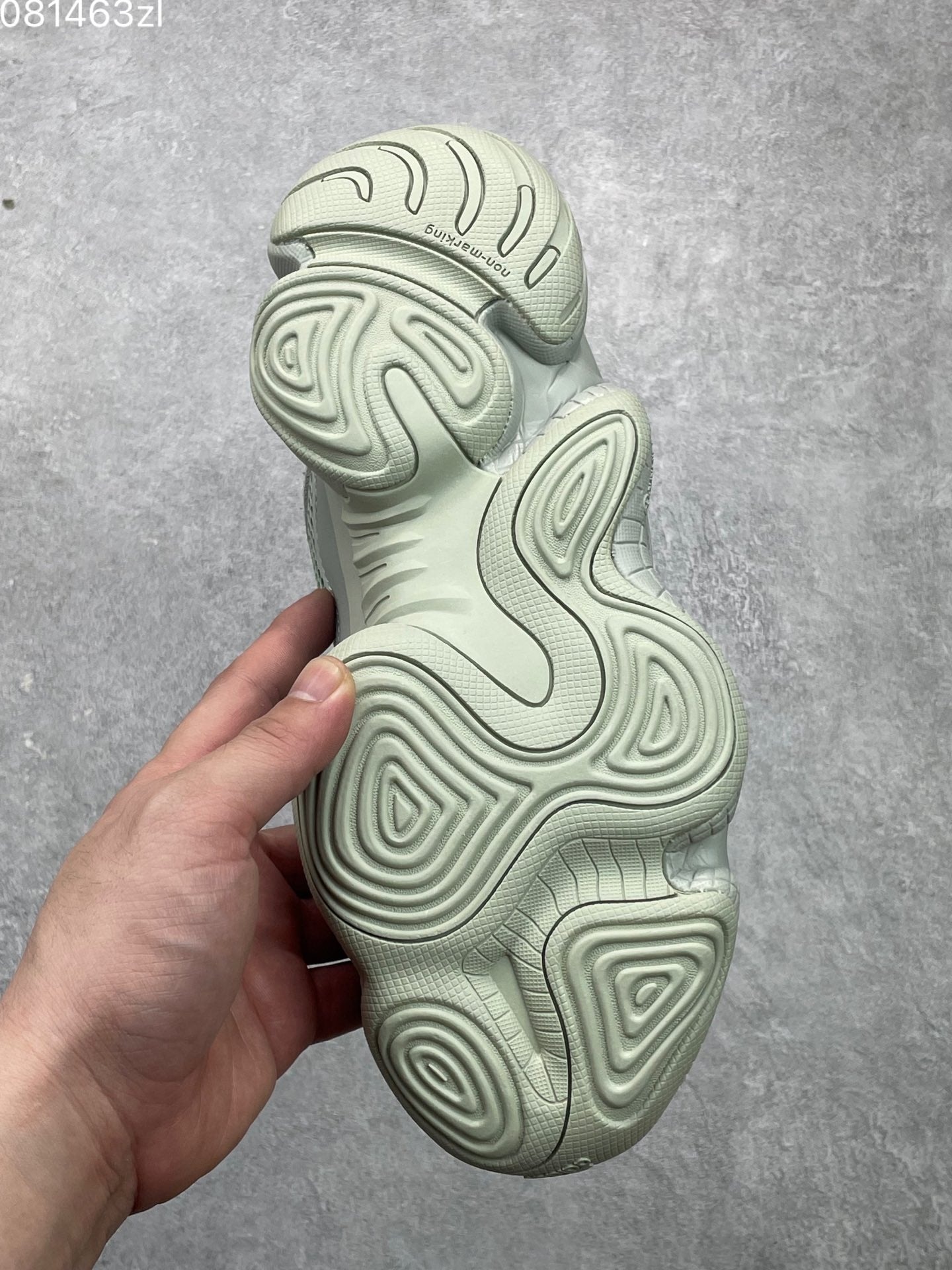 阿迪達斯Adidas YEEZY Desert Rat 椰子500 鞋面採用皮革、磨砂小牛皮、麂皮和網眼三種材質打造，以復古氣息十足的adiPrene 中底取代早前的人氣BOOST 緩震設計EE7287 海鹽公司級真標貨源撲42 42.5 43 44 45 編碼181104034xk