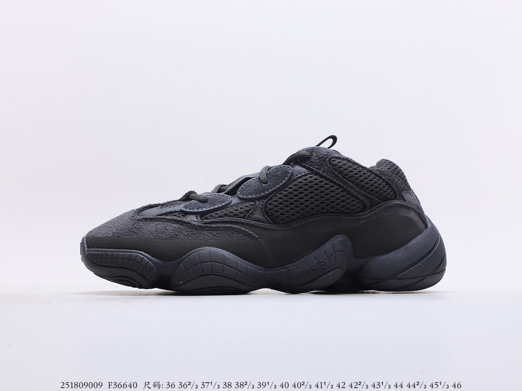 阿迪達斯Adidas YEEZY Desert Rat 椰子500 adidas Yeezy 500 Utility Black 黑武士鞋面採用皮革、麂皮和網眼三種材質打造，以復古氣息十足的adiPrene 中底取代早前的人氣BOOST 緩震設計貨號：F36640#251809009