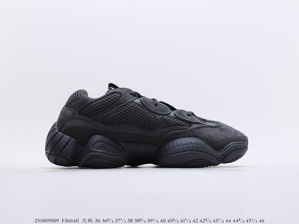 阿迪達斯Adidas YEEZY Desert Rat 椰子500 adidas Yeezy 500 Utility Black 黑武士鞋面採用皮革、麂皮和網眼三種材質打造，以復古氣息十足的adiPrene 中底取代早前的人氣BOOST 緩震設計貨號：F36640#251809009