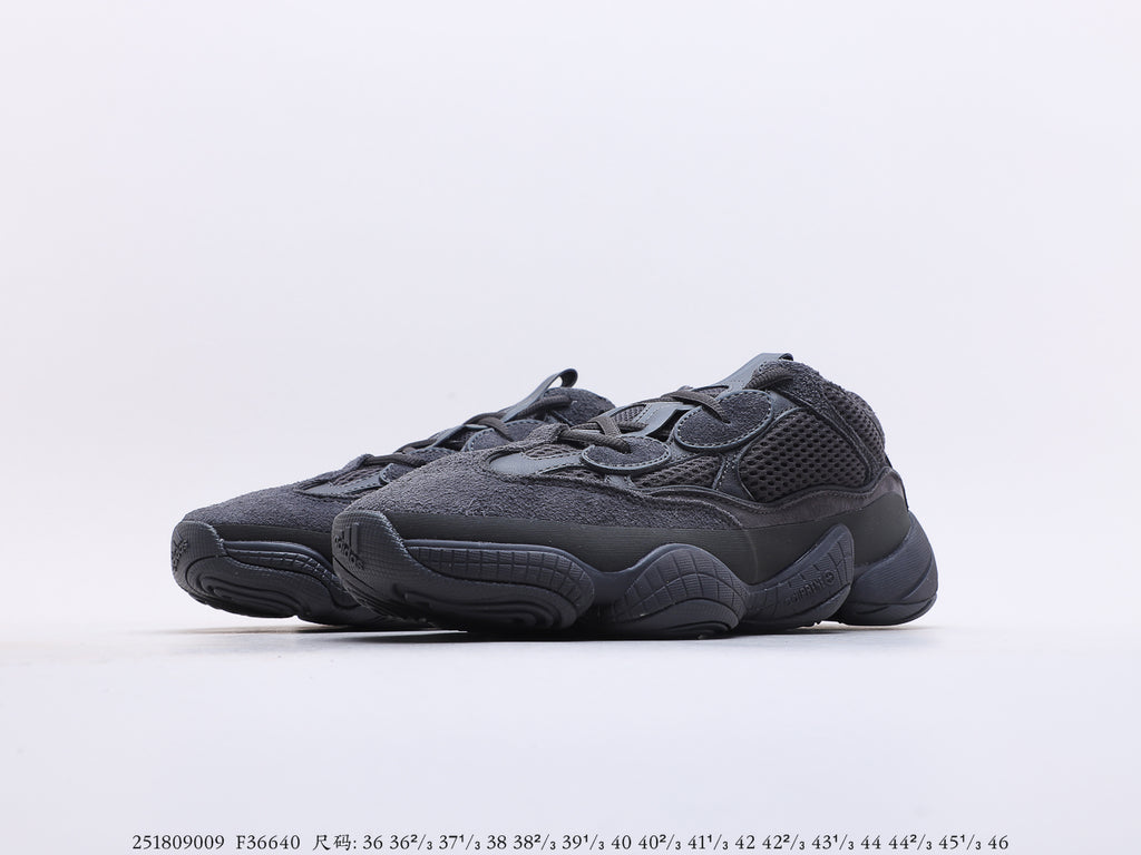 阿迪達斯Adidas YEEZY Desert Rat 椰子500 adidas Yeezy 500 Utility Black 黑武士鞋面採用皮革、麂皮和網眼三種材質打造，以復古氣息十足的adiPrene 中底取代早前的人氣BOOST 緩震設計貨號：F36640#251809009
