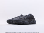 阿迪達斯Adidas YEEZY Desert Rat 椰子500 adidas Yeezy 500 Utility Black 黑武士鞋面採用皮革、麂皮和網眼三種材質打造，以復古氣息十足的adiPrene 中底取代早前的人氣BOOST 緩震設計貨號：F36640#251809009