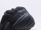 阿迪達斯Adidas YEEZY Desert Rat 椰子500 adidas Yeezy 500 Utility Black 黑武士鞋面採用皮革、麂皮和網眼三種材質打造，以復古氣息十足的adiPrene 中底取代早前的人氣BOOST 緩震設計貨號：F36640#251809009