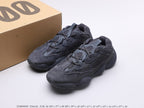 阿迪達斯Adidas YEEZY Desert Rat 椰子500 adidas Yeezy 500 Utility Black 黑武士鞋面採用皮革、麂皮和網眼三種材質打造，以復古氣息十足的adiPrene 中底取代早前的人氣BOOST 緩震設計貨號：F36640#251809009