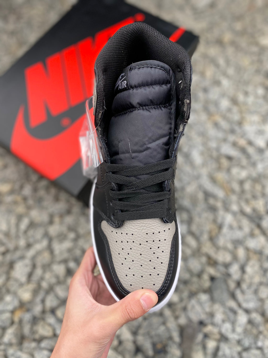 Air Jordan AJ1 Retro 影子灰全新升級網板中底原楦原紙板開發極致一眼正品既視感原廠皮料承諾百分百一致原鞋鞋面清潔度最高QC檢驗標準控制溢膠飛翼3D高頻深度立體全市場僅此一家鞋盒、防塵紙均採購來自原廠貨號：555088-013 SI6