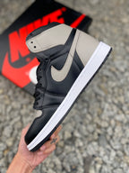 Air Jordan AJ1 Retro 影子灰全新升級網板中底原楦原紙板開發極致一眼正品既視感原廠皮料承諾百分百一致原鞋鞋面清潔度最高QC檢驗標準控制溢膠飛翼3D高頻深度立體全市場僅此一家鞋盒、防塵紙均採購來自原廠貨號：555088-013 SI6
