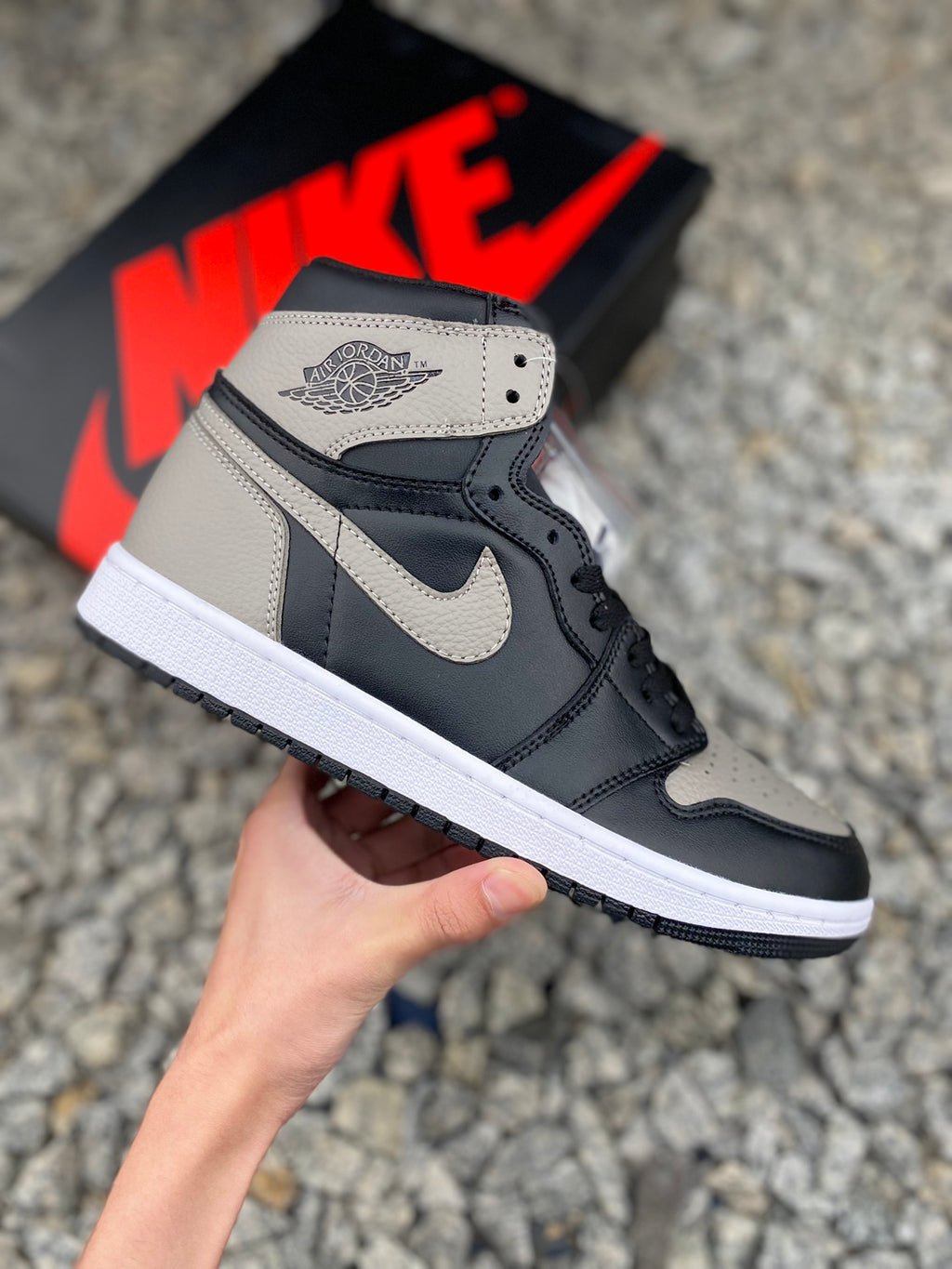 Air Jordan AJ1 Retro 影子灰全新升級網板中底原楦原紙板開發極致一眼正品既視感原廠皮料承諾百分百一致原鞋鞋面清潔度最高QC檢驗標準控制溢膠飛翼3D高頻深度立體全市場僅此一家鞋盒、防塵紙均採購來自原廠貨號：555088-013 SI6