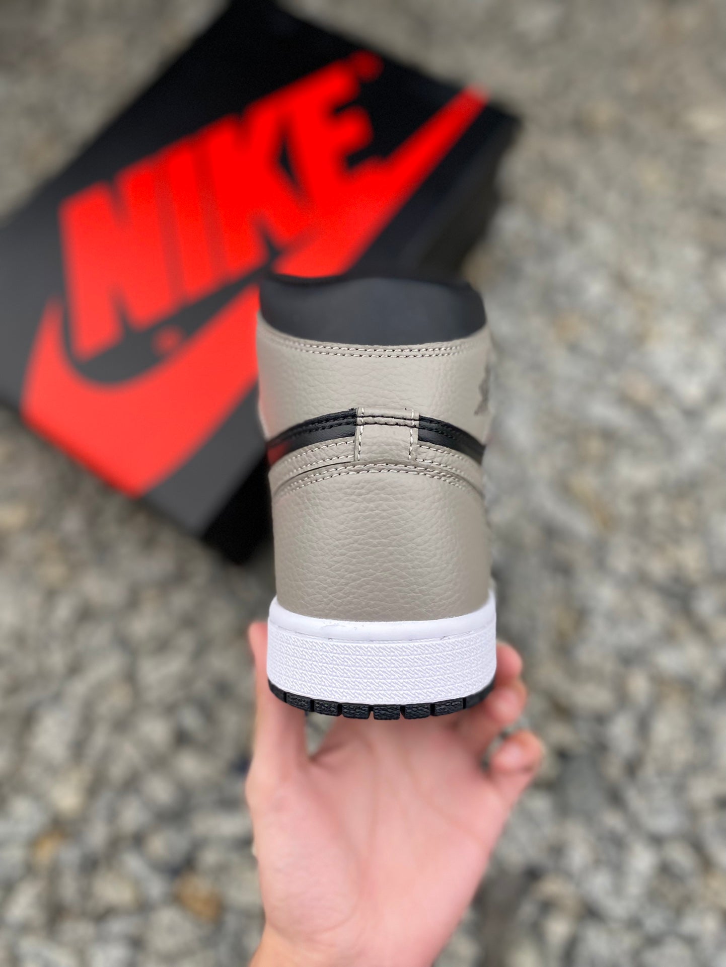 Air Jordan AJ1 Retro 影子灰全新升級網板中底原楦原紙板開發極致一眼正品既視感原廠皮料承諾百分百一致原鞋鞋面清潔度最高QC檢驗標準控制溢膠飛翼3D高頻深度立體全市場僅此一家鞋盒、防塵紙均採購來自原廠貨號：555088-013 SI6