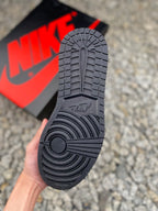 Air Jordan AJ1 Retro 影子灰全新升級網板中底原楦原紙板開發極致一眼正品既視感原廠皮料承諾百分百一致原鞋鞋面清潔度最高QC檢驗標準控制溢膠飛翼3D高頻深度立體全市場僅此一家鞋盒、防塵紙均採購來自原廠貨號：555088-013 SI6