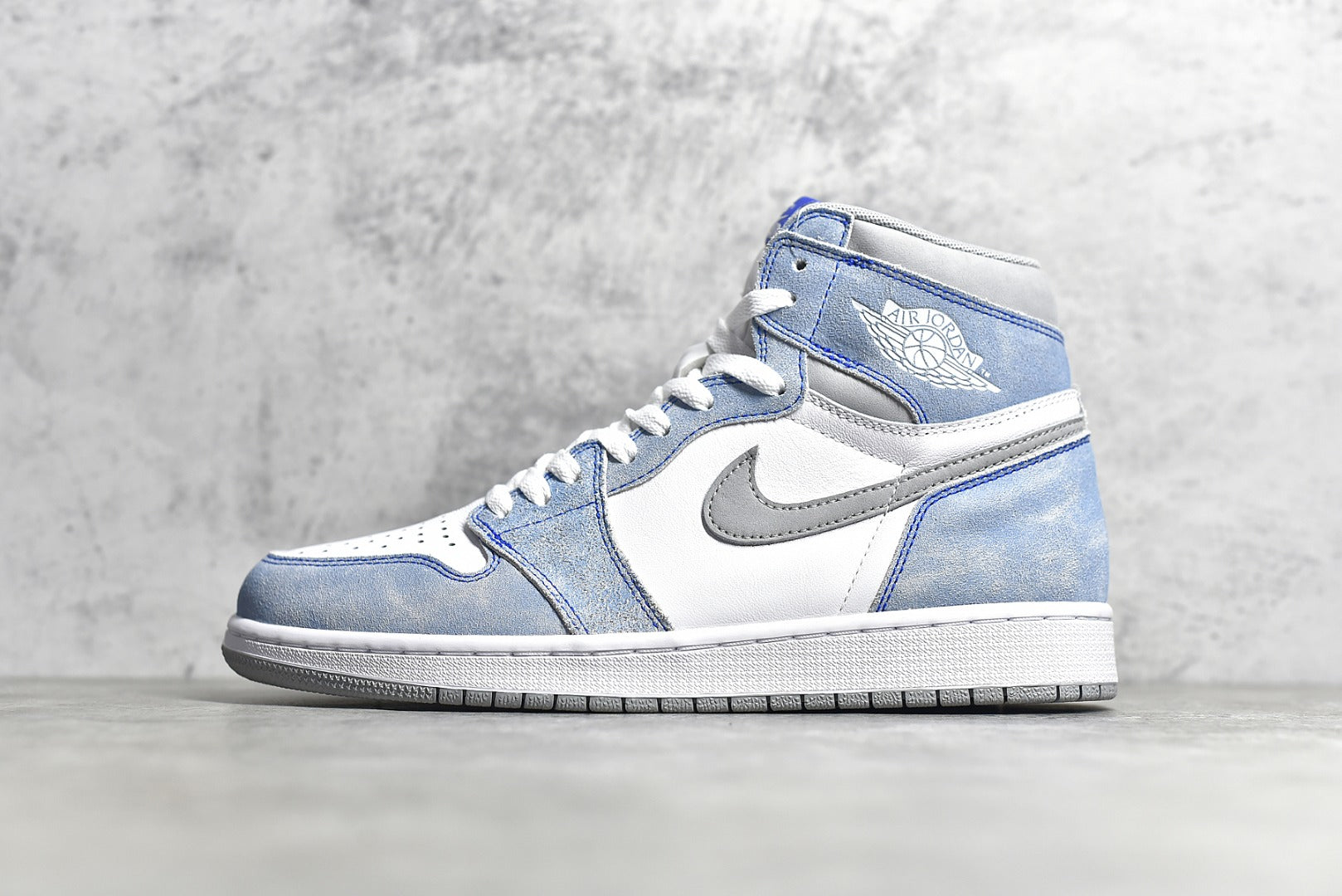 Air Jordan 1 Retro "Hyper Royal" KL薄荷糖/水洗白藍目前市面唯一提前原鞋開發正確鞋面水洗紋路正確鞋頭沖孔正確高頻飛翼LOGO 進口原廠皮料貨號:555088 402