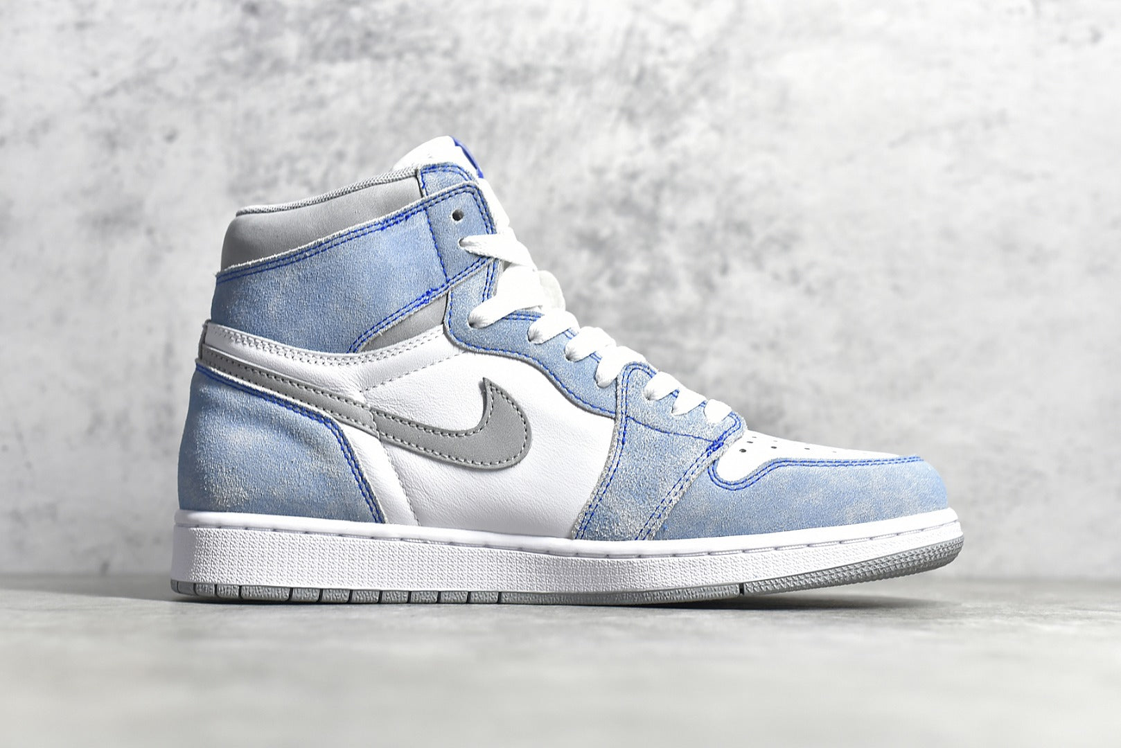 Air Jordan 1 Retro "Hyper Royal" KL薄荷糖/水洗白藍目前市面唯一提前原鞋開發正確鞋面水洗紋路正確鞋頭沖孔正確高頻飛翼LOGO 進口原廠皮料貨號:555088 402