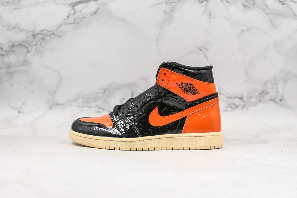 Air Jordan 1 Retro "Obsidian" 漆皮扣碎原廠皮料原楦原紙板開發#鞋面清潔度最高QC檢驗標準無溢膠#飛翼3D高頻深度立體#鞋盒、防塵紙皆購買來自原廠原盒原標絕對完美公司貨號：555088-028