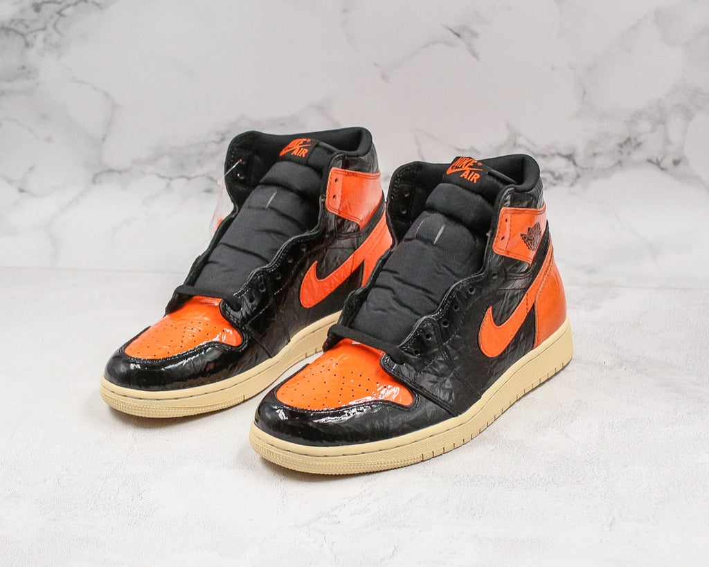 Air Jordan 1 Retro "Obsidian" 漆皮扣碎原廠皮料原楦原紙板開發#鞋面清潔度最高QC檢驗標準無溢膠#飛翼3D高頻深度立體#鞋盒、防塵紙皆購買來自原廠原盒原標絕對完美公司貨號：555088-028