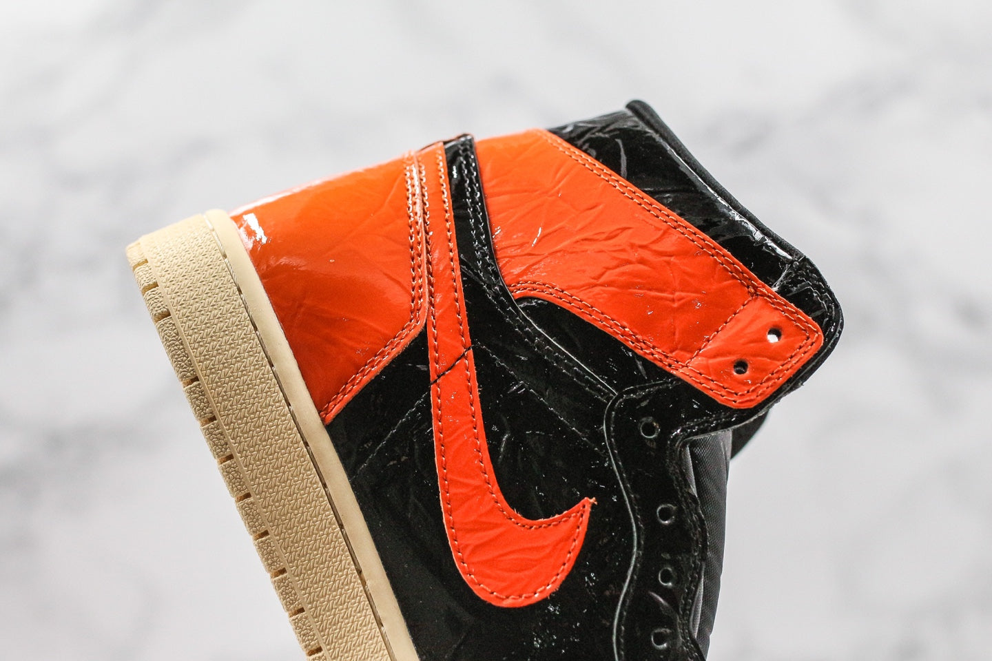 Air Jordan 1 Retro "Obsidian" 漆皮扣碎原廠皮料原楦原紙板開發#鞋面清潔度最高QC檢驗標準無溢膠#飛翼3D高頻深度立體#鞋盒、防塵紙皆購買來自原廠原盒原標絕對完美公司貨號：555088-028