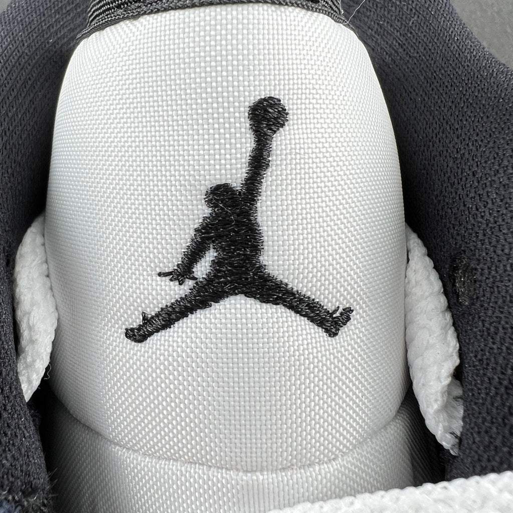 AJ1low白黑漆皮！ 尺寸35.5-45全碼出貨！ 市售最強低筒！天花板品質！ 市面唯一正確版本！全鞋正品原料！ DV1309-100！編碼OAH270！