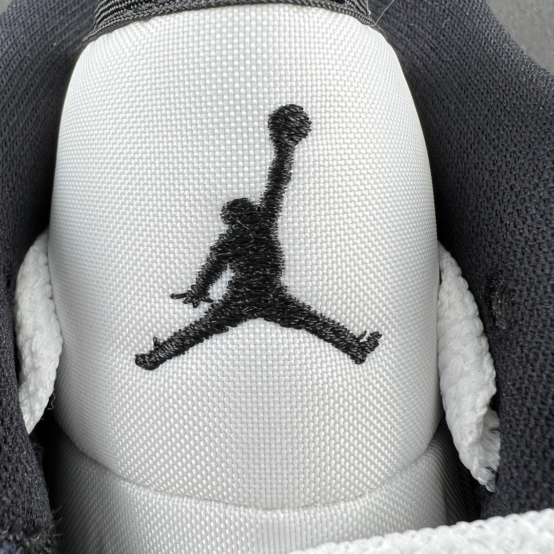 AJ1low白黑漆皮！ 尺寸35.5-45全碼出貨！ 市售最強低筒！天花板品質！ 市面唯一正確版本！全鞋正品原料！ DV1309-100！編碼OAH270！