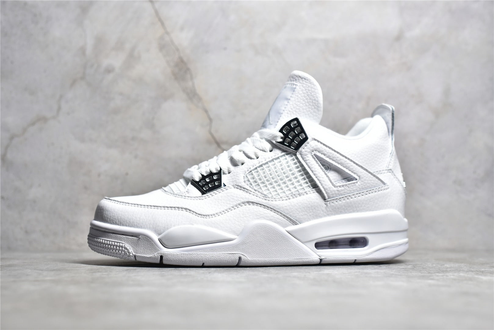 Air Jordan 4 系列優選品質原鞋開發正確鞋款正確中底鋼印頭層皮料極速福利尺寸：36 36.5 37.5 38 38.5 39 40 40.5 41 42 42.5 43 44 44.5 45 46 47.