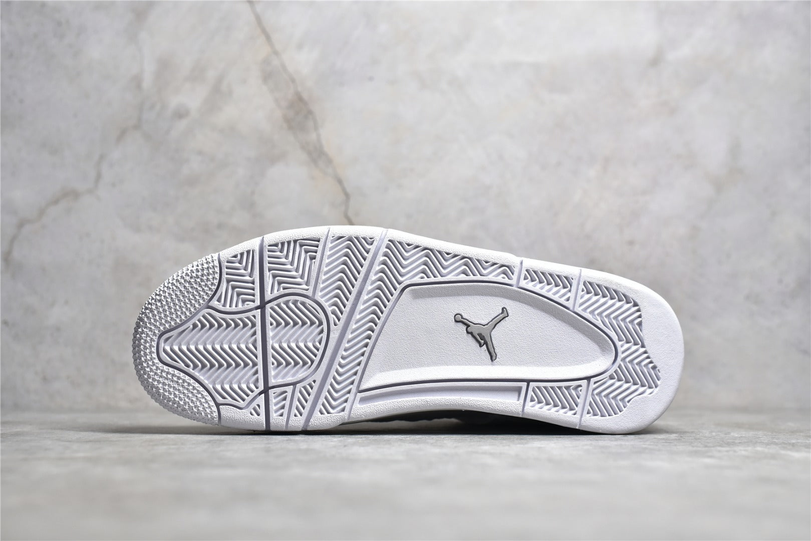 Air Jordan 4 系列優選品質原鞋開發正確鞋款正確中底鋼印頭層皮料極速福利尺寸：36 36.5 37.5 38 38.5 39 40 40.5 41 42 42.5 43 44 44.5 45 46 47.