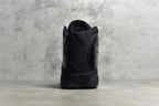 純原等級Air Jordan 13 “Cap and Gown” 黑貓漆皮喬13 高階復刻籃球鞋。鞋面運用了類似豹皮斑點的花紋，十分獨特且兼具美感，鞋身上加入了一個激光三維技術製成的仿豹眼“飛人”全息Logo，從不同角度看會散發出不同的光澤和顏色，中底採用的前後掌分離Zoom Airp配合中部碳纖維板，也擁有強大的實戰性能，而外底則是強神的認知尺寸，也擁有強大的實戰模型，而外底則是了更大膽的認知概念，而人類也強健的認知概念，而外底則是更強壯的認知尺寸。 官方貨號414571-012