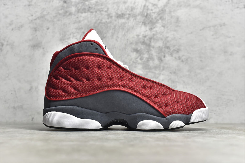 # SG獨家純原Air Jordan13 AJ13 終極版本今年以來最好沒有之一調用原廠三色貓眼透明清潔度秒殺市面其他阿三原廠織嘜皮料全部採用原廠沖裁邊緣厚度同步公司即可得知唯一含45.5碼數獨立磨俱市面真貓眼幾乎絕跡下輪補貨週期未知數45.5 46