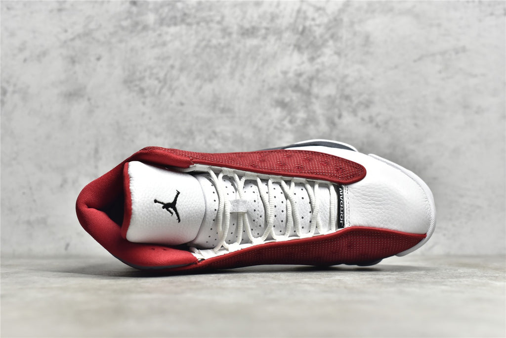 # SG獨家純原Air Jordan13 AJ13 終極版本今年以來最好沒有之一調用原廠三色貓眼透明清潔度秒殺市面其他阿三原廠織嘜皮料全部採用原廠沖裁邊緣厚度同步公司即可得知唯一含45.5碼數獨立磨俱市面真貓眼幾乎絕跡下輪補貨週期未知數45.5 46