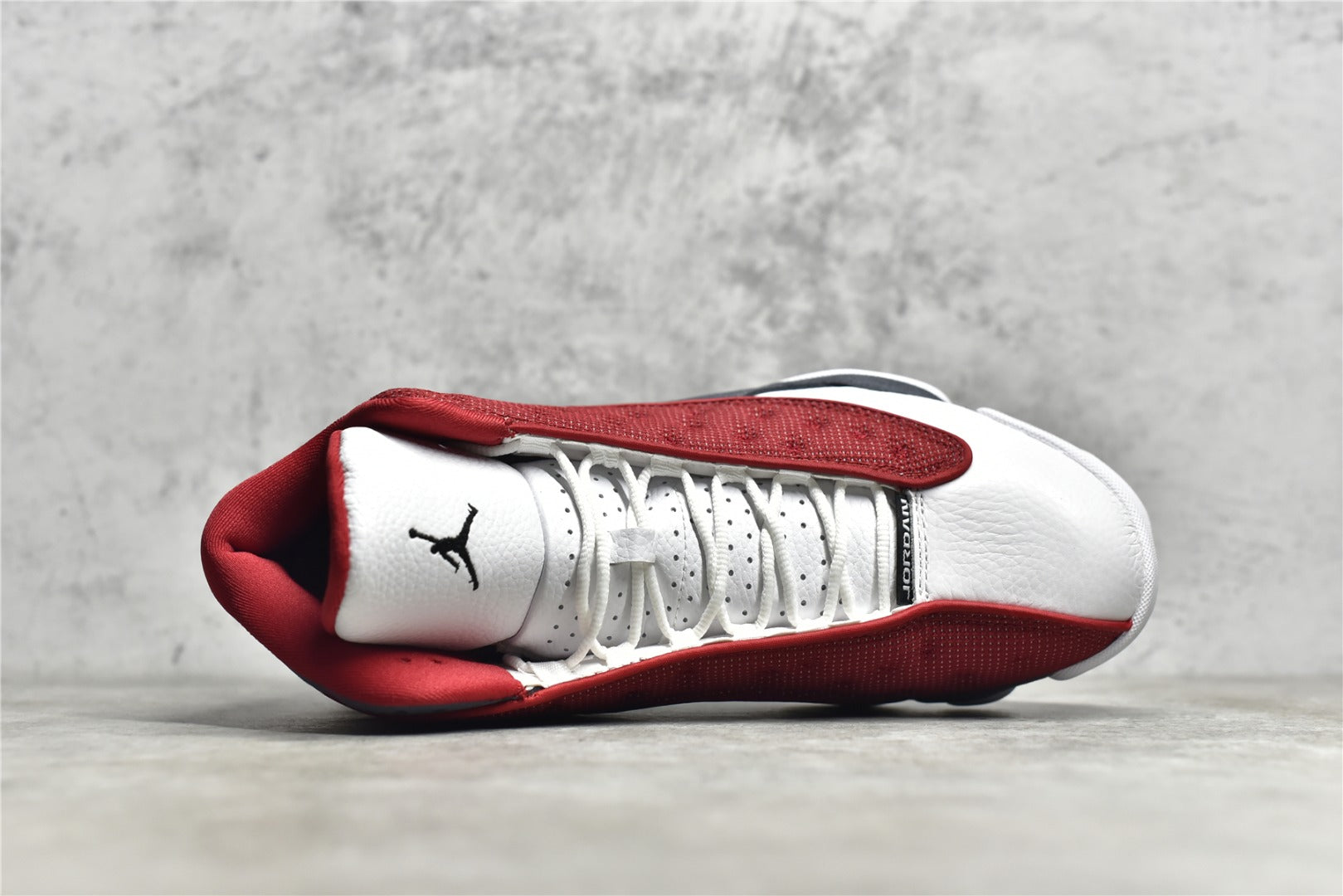 # SG獨家純原Air Jordan13 AJ13 終極版本今年以來最好沒有之一調用原廠三色貓眼透明清潔度秒殺市面其他阿三原廠織嘜皮料全部採用原廠沖裁邊緣厚度同步公司即可得知唯一含45.5碼數獨立磨俱市面真貓眼幾乎絕跡下輪補貨週期未知數45.5 46